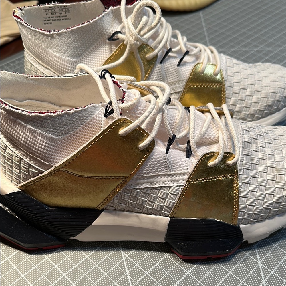 Giza Gold and White Men's Sneakers size 11